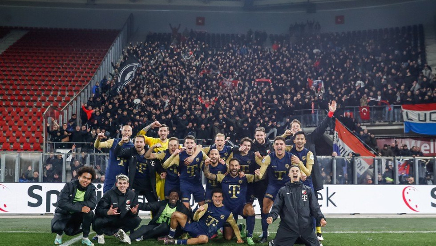 Πανό του ΠΑΟΚ από τους οπαδούς Ουτρέχτης (vid)