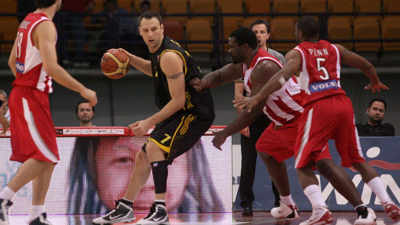 Ο 12χρονος γιος πρώην σέντερ του Άρη έχει ύψος 2.05 και εντυπωσιάζει