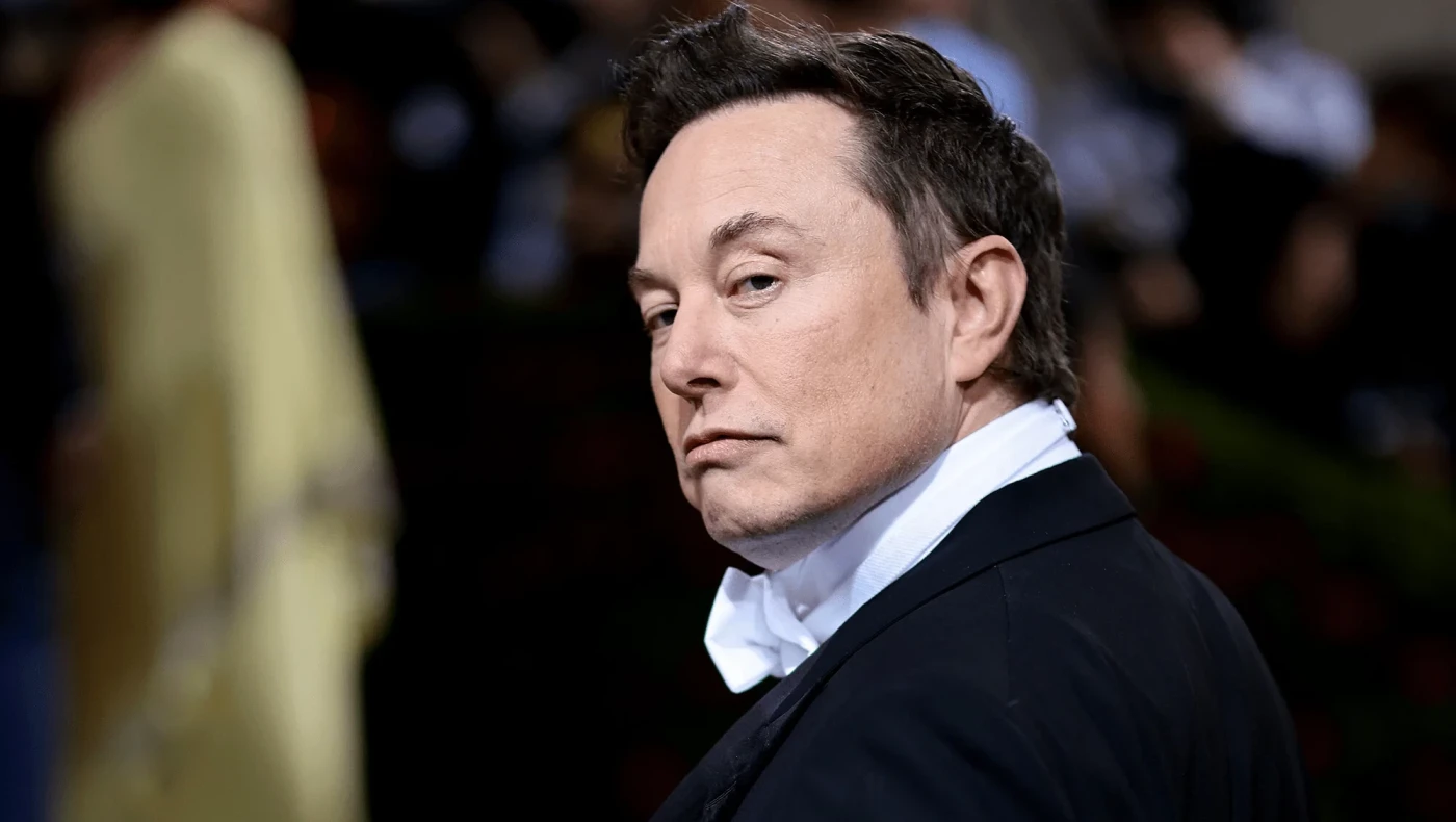 Αγοράζει τη Μάντσεστερ Γιουνάιτεντ ο Έλον Μασκ;