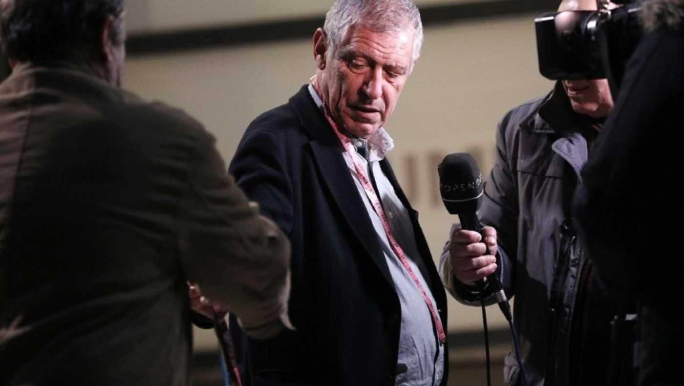 ΠΑΟΚ - ΑΕΚ: Κρέμασαν μεζούρες στον Σάντος την ώρα που έκανε δηλώσεις!