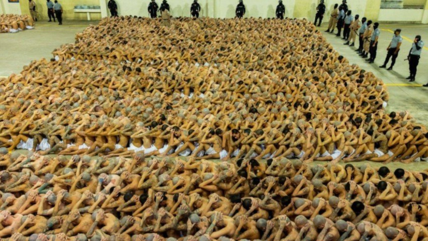 «Καθαρίζουν» τις συμμορίες στο Ελ Σαλβαδόρ - 2.000 κρατούμενοι σε νέα φυλακή