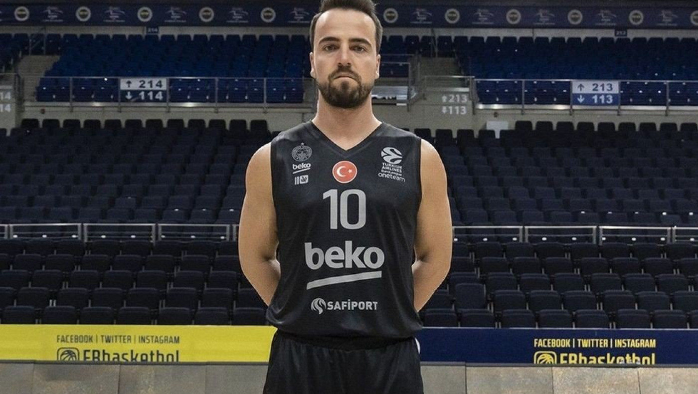 Με μαύρες εμφανίσεις η Φενέρμπαχτσε που πενθεί για τα θύματα των σεισμών της Τουρκίας