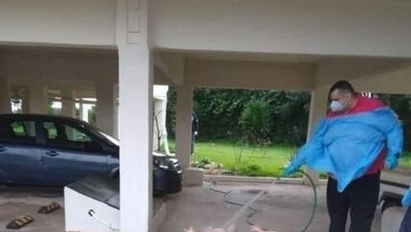 Οργή στο Twitter για τη γυμνή γυναίκα - «Ντράπηκε και η ντροπή, καλώς ήλθατε στον μεσαίωνα»