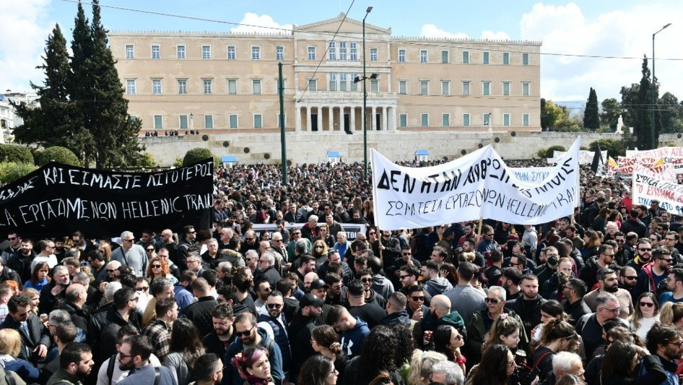 Τραγωδία στα Τέμπη: Πλήθος κόσμου στο συλλαλητήριο στο Σύνταγμα (vid)