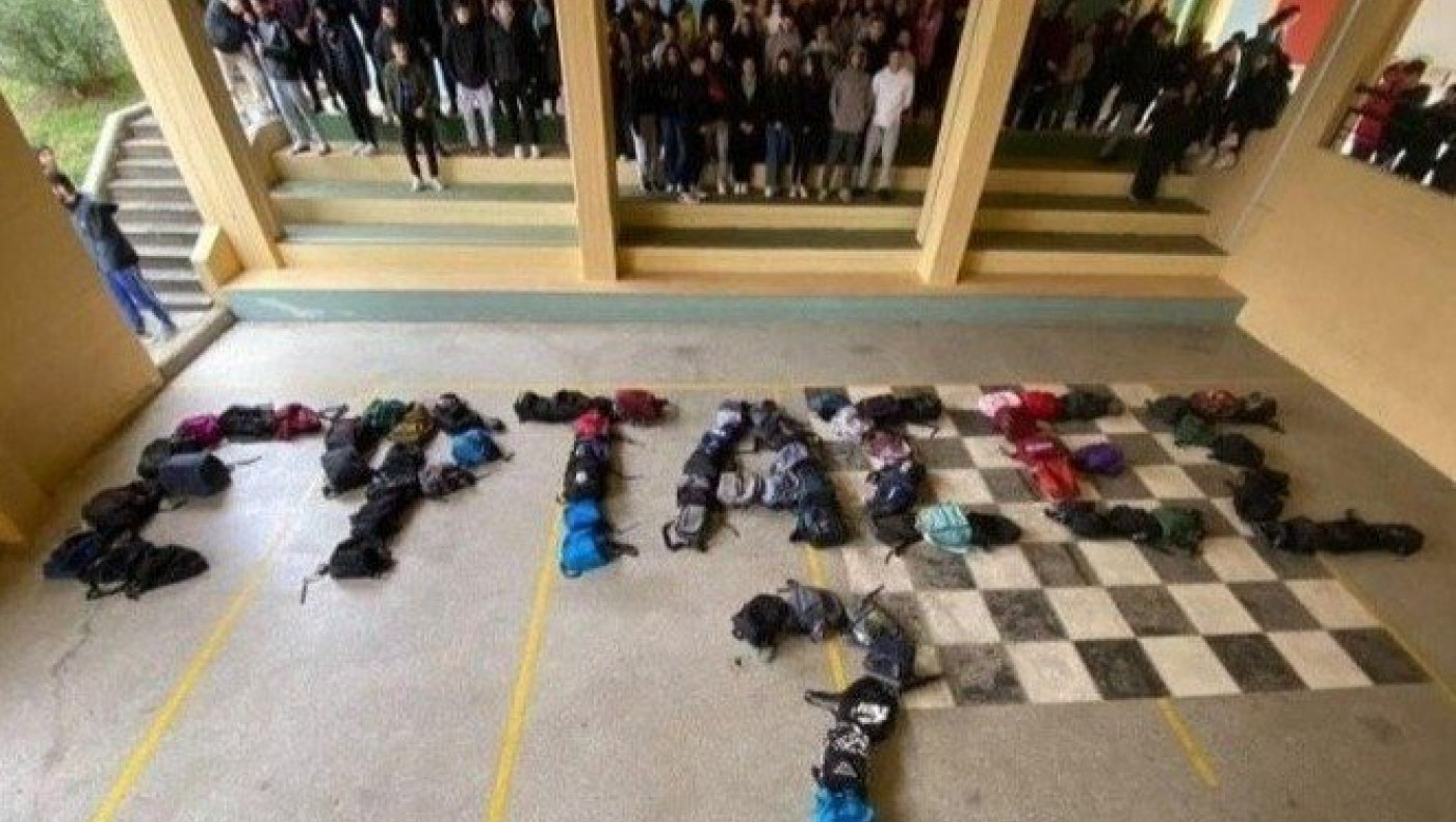 Θεσσαλονίκη: Μήνυμα-χαστούκι από μαθητές για το δυστύχημα στα Τέμπη