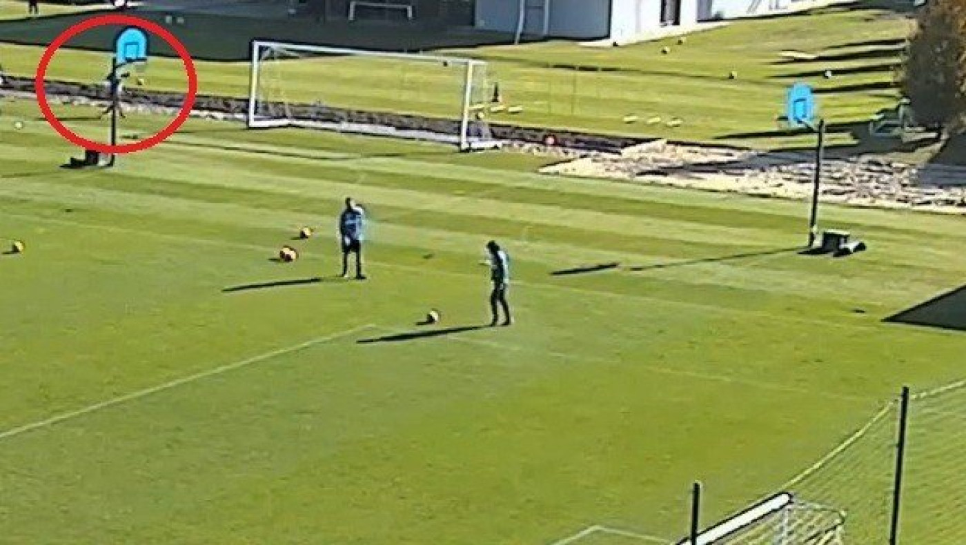 Απίθανο ποδο-τρίποντο από το... υπερπέραν (video)