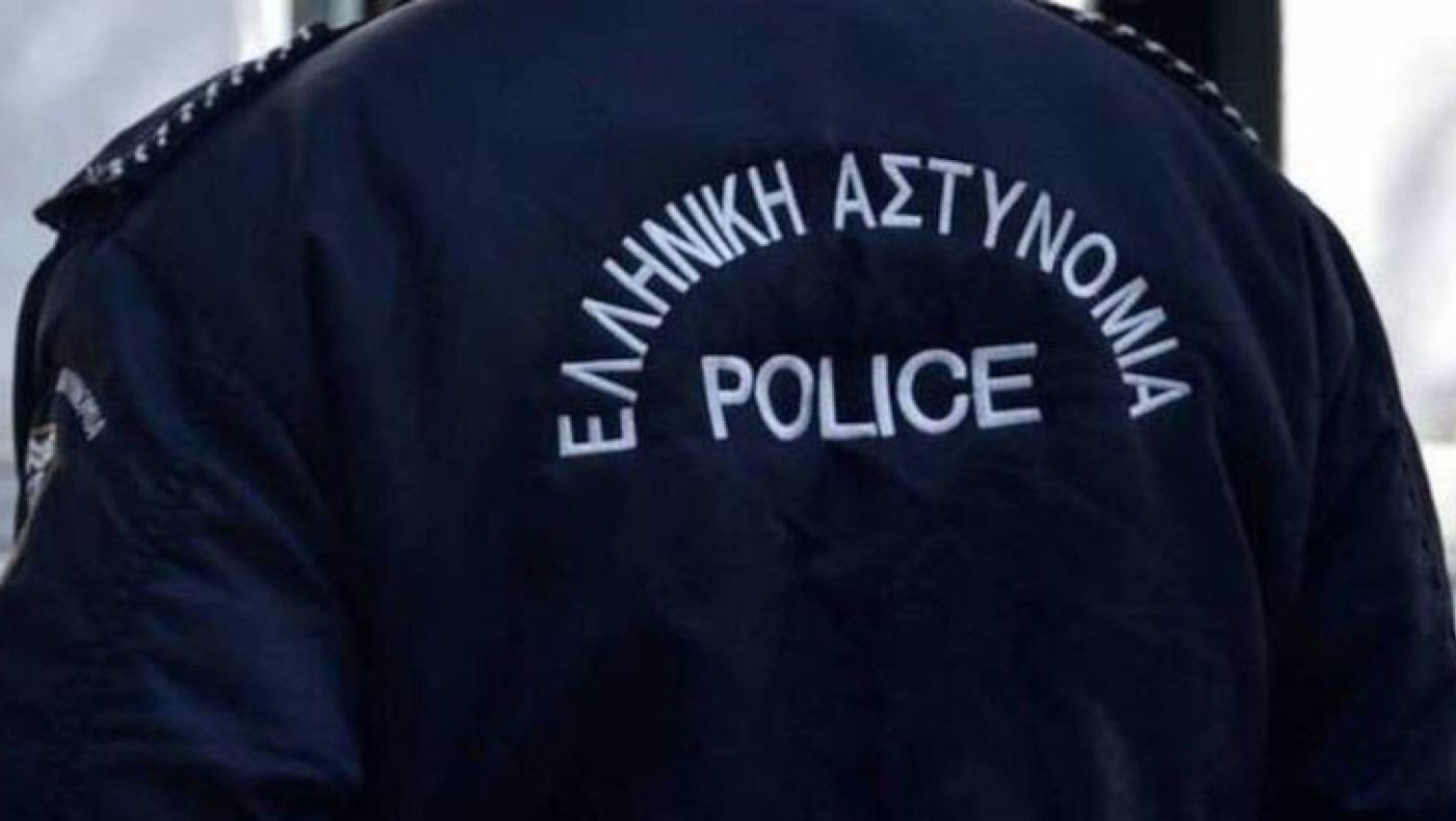 Αστυνομικός: «Είμαστε μαζί σας όχι απέναντι-Χτυπώντας μας θα απαλύνετε τον πόνο;»