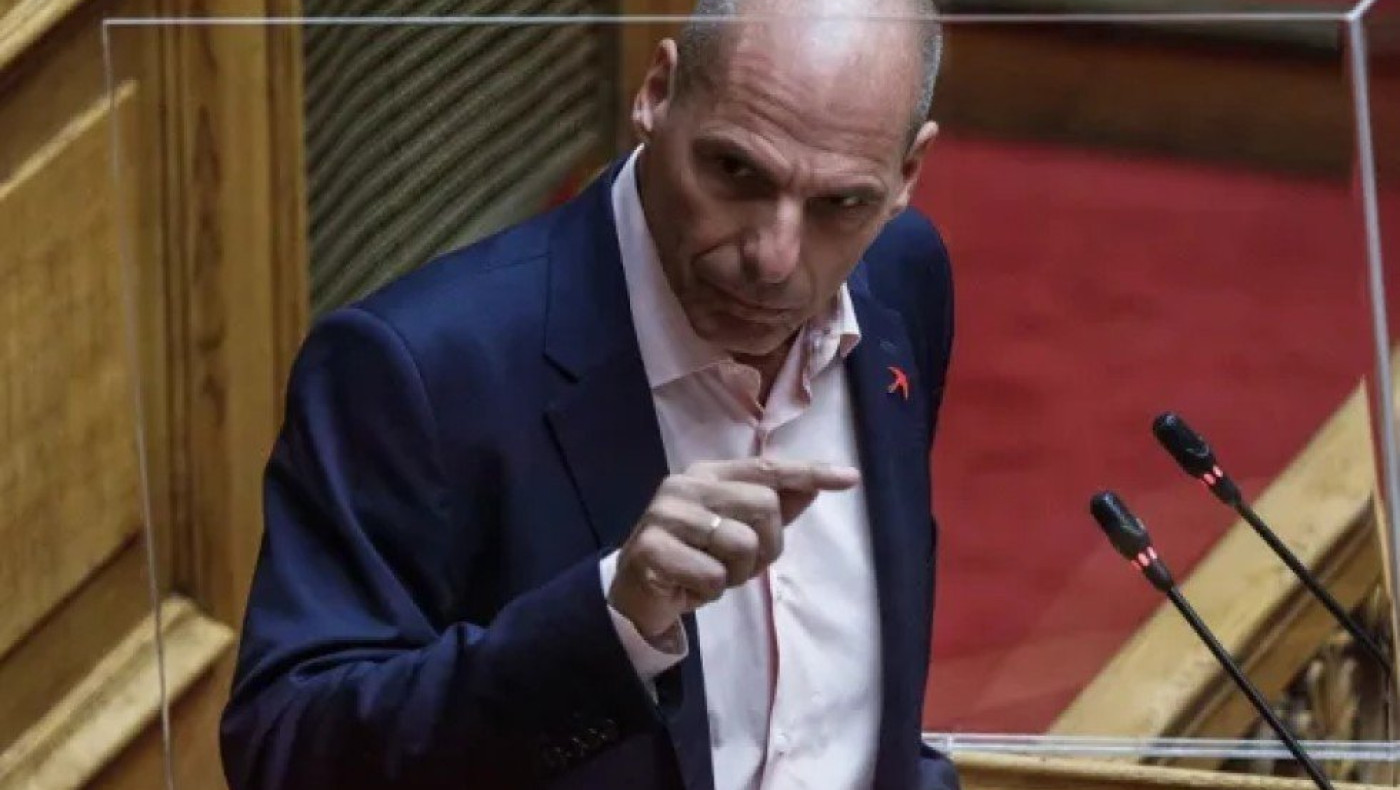 Επίθεση σε Βαρουφάκη: Τον κλώτσησαν στο πρόσωπο - Τι λένε οι γιατροί