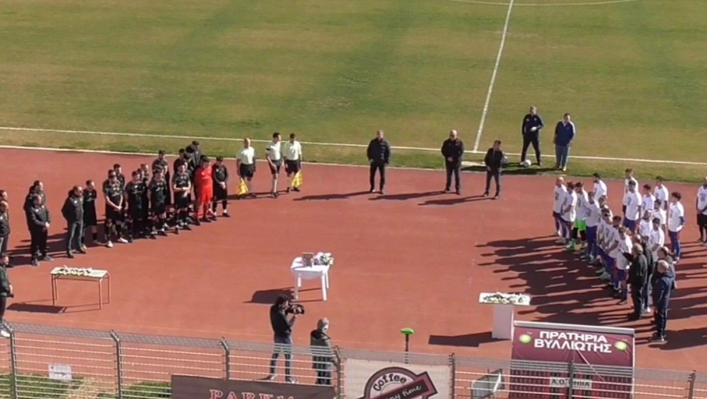 Γ' Εθνική: Απέτισαν φόρο τιμής σε αδικοχαμένο νεαρό της τραγωδίας των Τεμπών