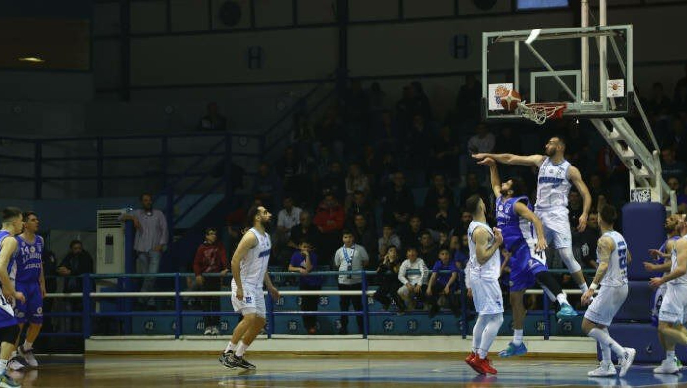 Πανό κατά Πορτοσάλτε στο Ιβανώφειο-«Αυτό είναι σωστό…»