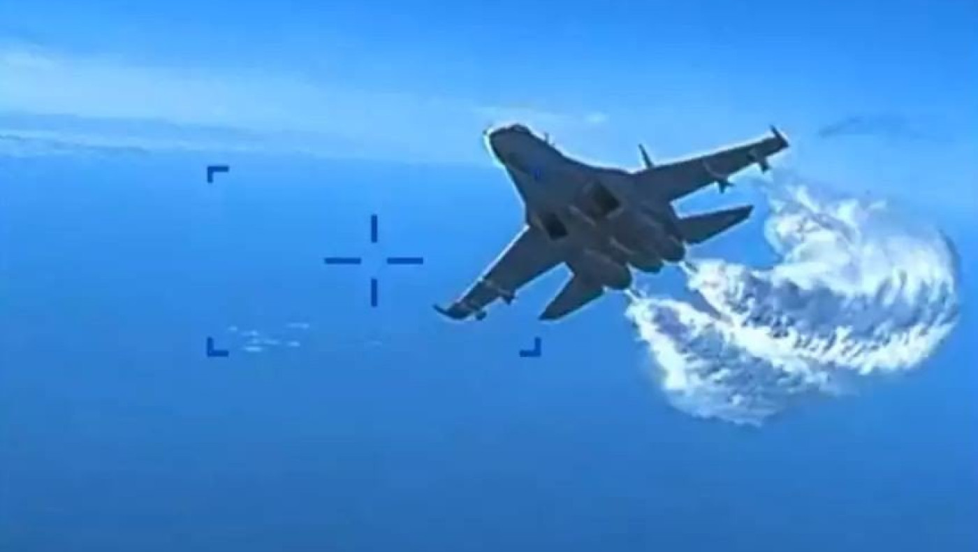 Συγκλονιστικό βίντεο με το ρωσικό μαχητικό Su-27 να επιτίθεται στο αμερικανικό drone