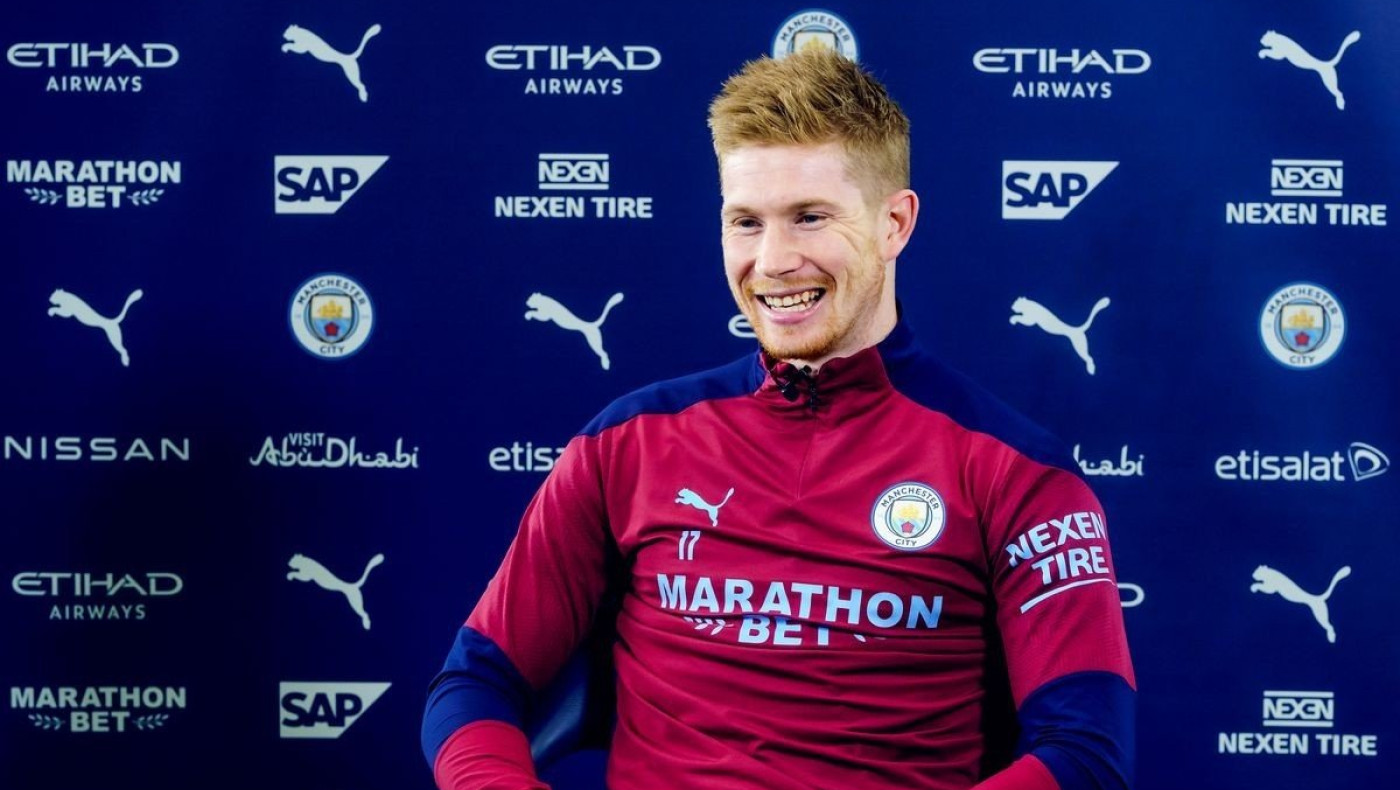 Τρομερός Ντε Μπρόινε σε συνέντευξη Τύπου:«Είμαι ''γέρος'' για το ποδόσφαιρο, αλλά νιώθω πολύ νέος σε αυτή την αίθουσα»