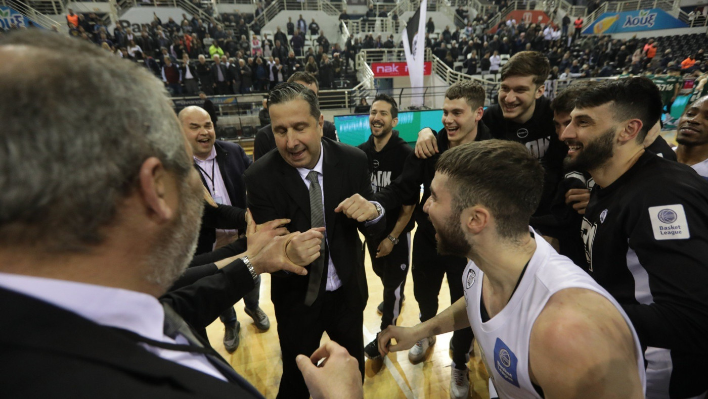 Oι πανηγυρισμοί των παικτών του Δικεφάλου μετά τη νίκη επί του Παναθηναϊκού