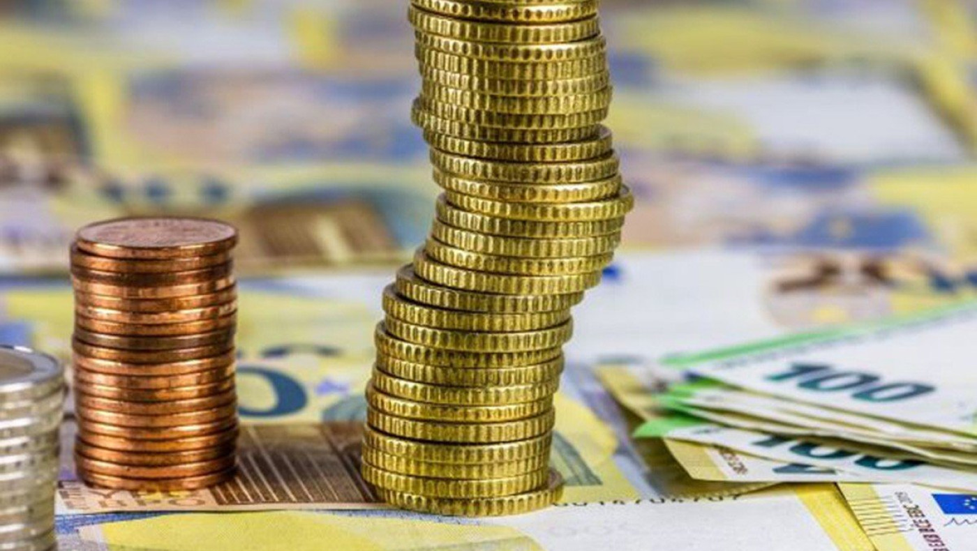 ΔΥΠΑ: Μαζί με τον κατώτατο μισθό αυξάνονται και επίδομα ανεργίας ΟΑΕΔ, επίδομα μητρότητας, βοηθήματα