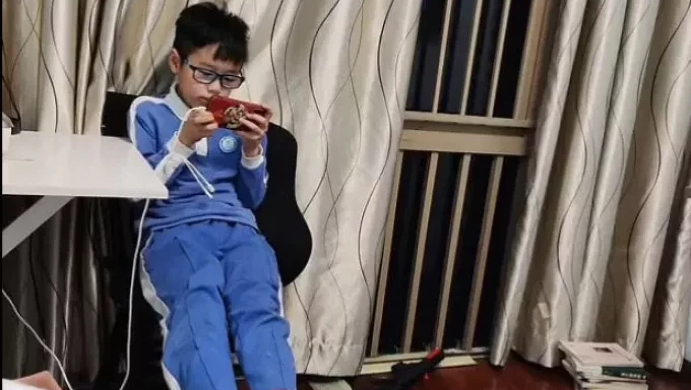 Βάναυση τιμωρία πατέρα στον 11χρονο γιο του: Επαιζε βιντεοπαιχνίδια για 17 ώρες συνεχόμενα