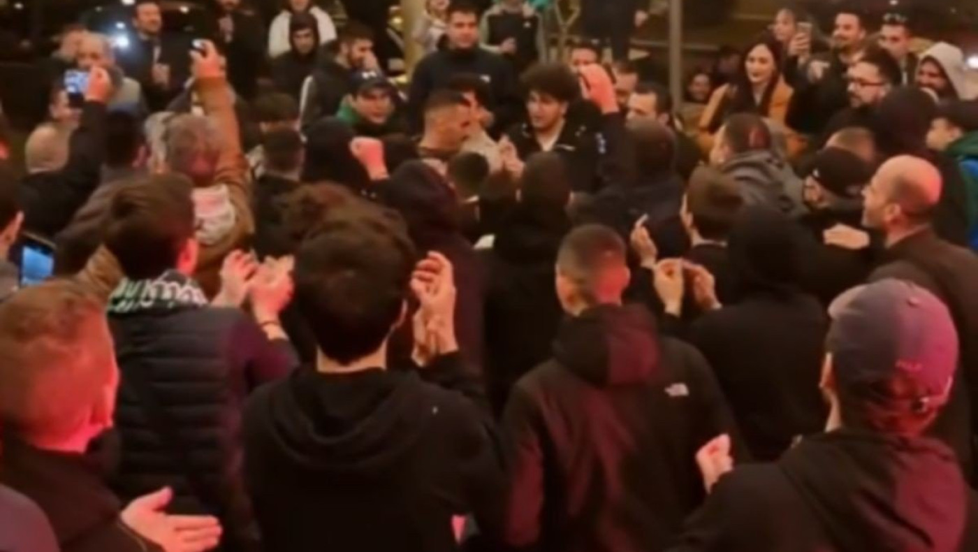 Ντόπες από τους οπαδούς του Παναθηναϊκού πριν η αποστολή αναχωρήσει για την OPAP Arena