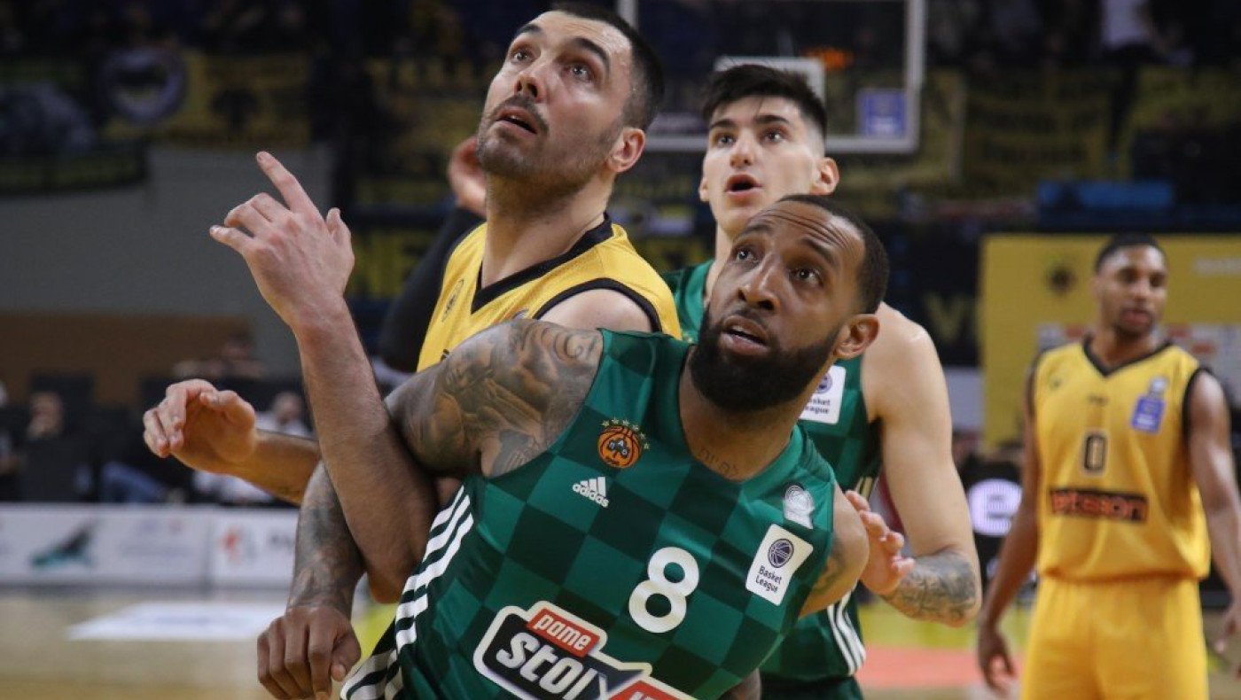 Αστυνομικός έκανε χειρονομίες στους φιλάθλους της ΑΕΚ και συνελήφθη!