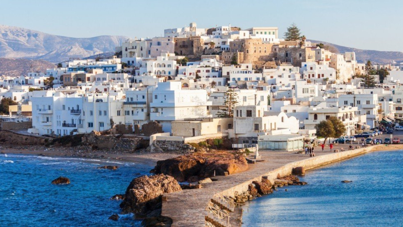 H Sun υμνεί τη Νάξο: «Τα καλύτερα στοιχεία από κάθε ελληνικό νησί σε ένα»