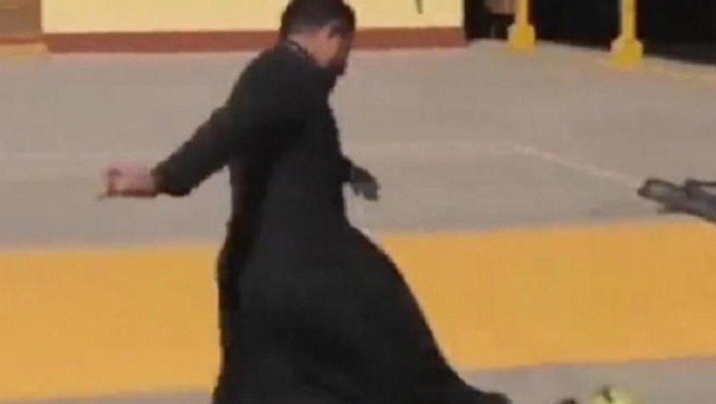 Ο Παπάς-Μέσι που μαγεύει με τις ικανότητές του!