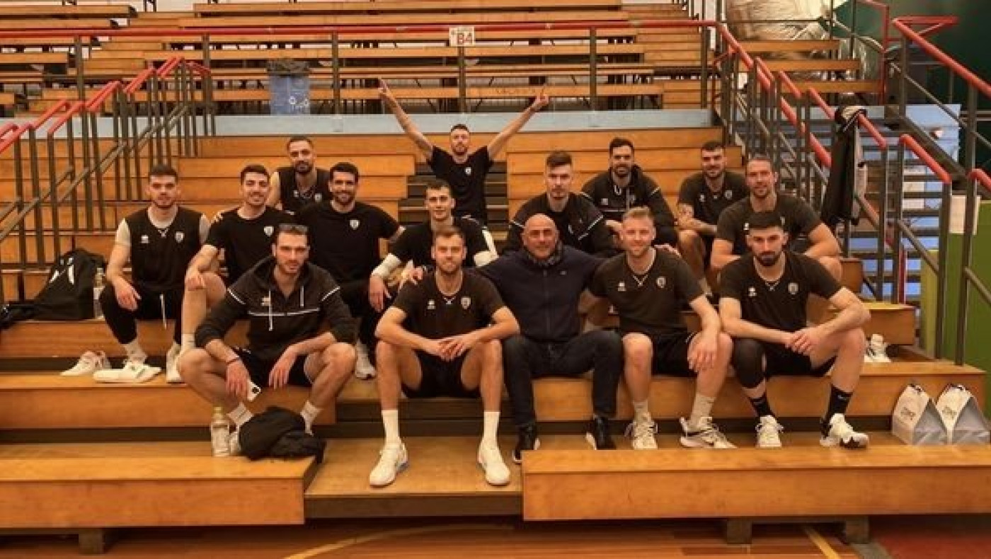 Ο Μαυρέας δίπλα στον βολεϊκό ΠΑΟΚ! (pic)