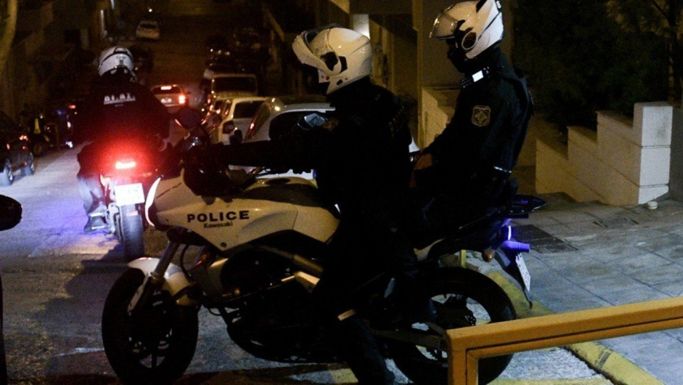 Συμπλοκή ανηλίκων σε εμπορικό κέντρο στον Άγιο Δημήτριο - Τρεις τραυματίες