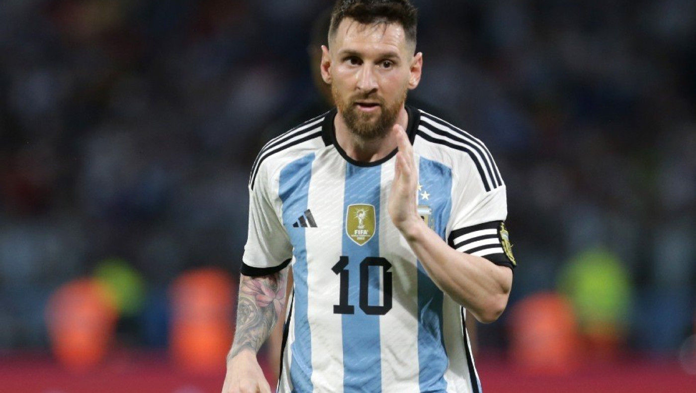 Ο Μέσι παραβίασε κόκκινο και παραλίγο να τρακάρει (vid)