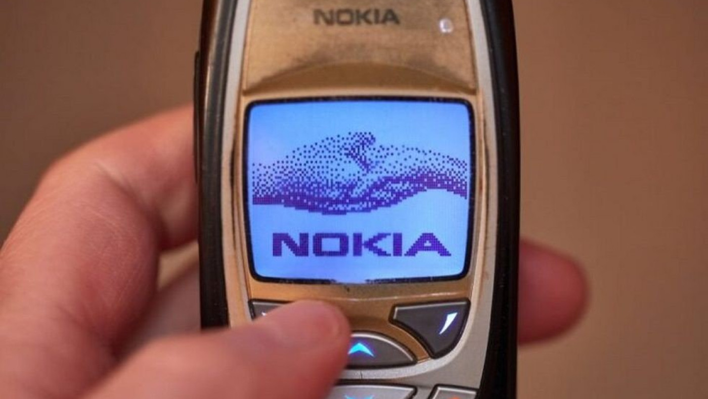 Η άνοδος των «χαζών» τηλεφώνων: Η Gen Z κουράστηκε από τις οθόνες