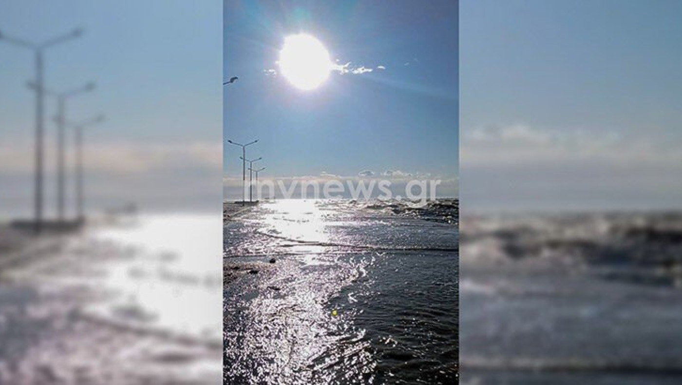 Θεσσαλονίκη: Μανιασμένα κύματα «κατάπιαν» την παραλιακή