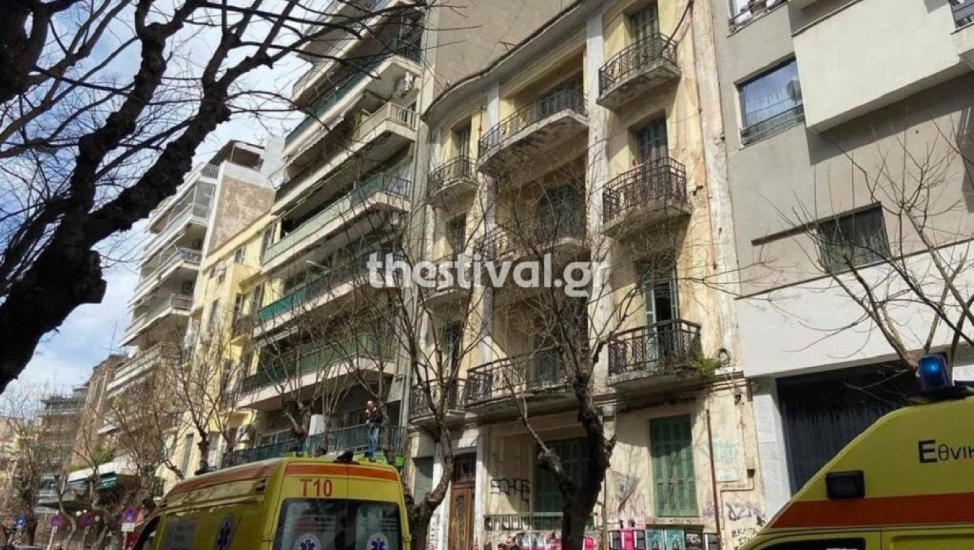 ΠΡΙΝ ΛΙΓΟ στη Θεσσαλονίκη: Νεκρή γυναίκα που έπεσε από ταράτσα πολυκατοικίας (φωτο)