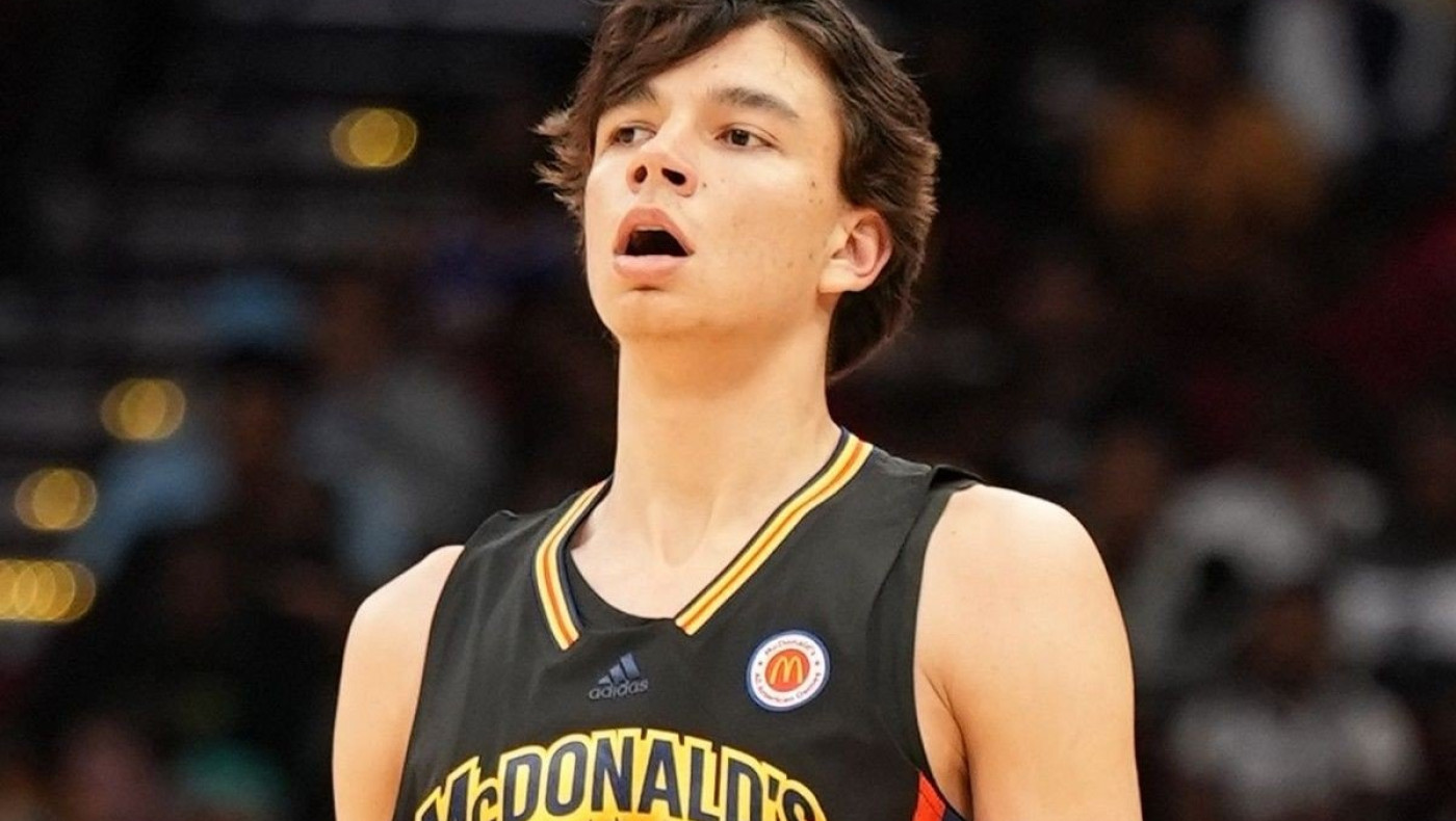 Συμπαίκτες Μπρόνι Τζέιμς και Αντρέι Στογιάκοβιτς στο McDonald's All-American