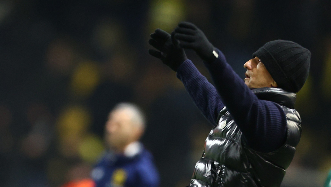 Λουτσέσκου: «Η ΑΕΚ έβαλε γκολ από νωρίς και ήταν κανονικό, υπάρχει καθαρό φάουλ πάνω στον Αουγκούστο»