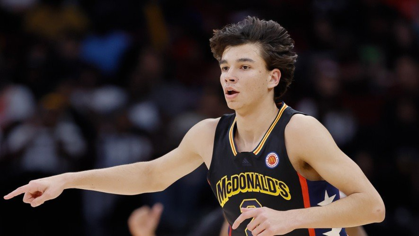 FIBA: Ο Αντρέι Στογιάκοβιτς δίπλα στον Γουεμπανιαμά