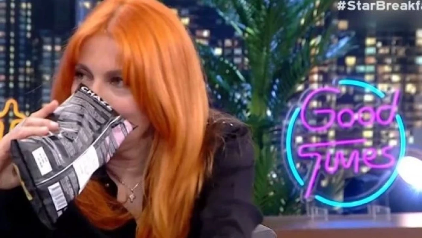 Η Σμαράγδα Καρύδη δοκίμασε τα chips με γεύση γεννητικών οργάνων: «Ξινά είναι»