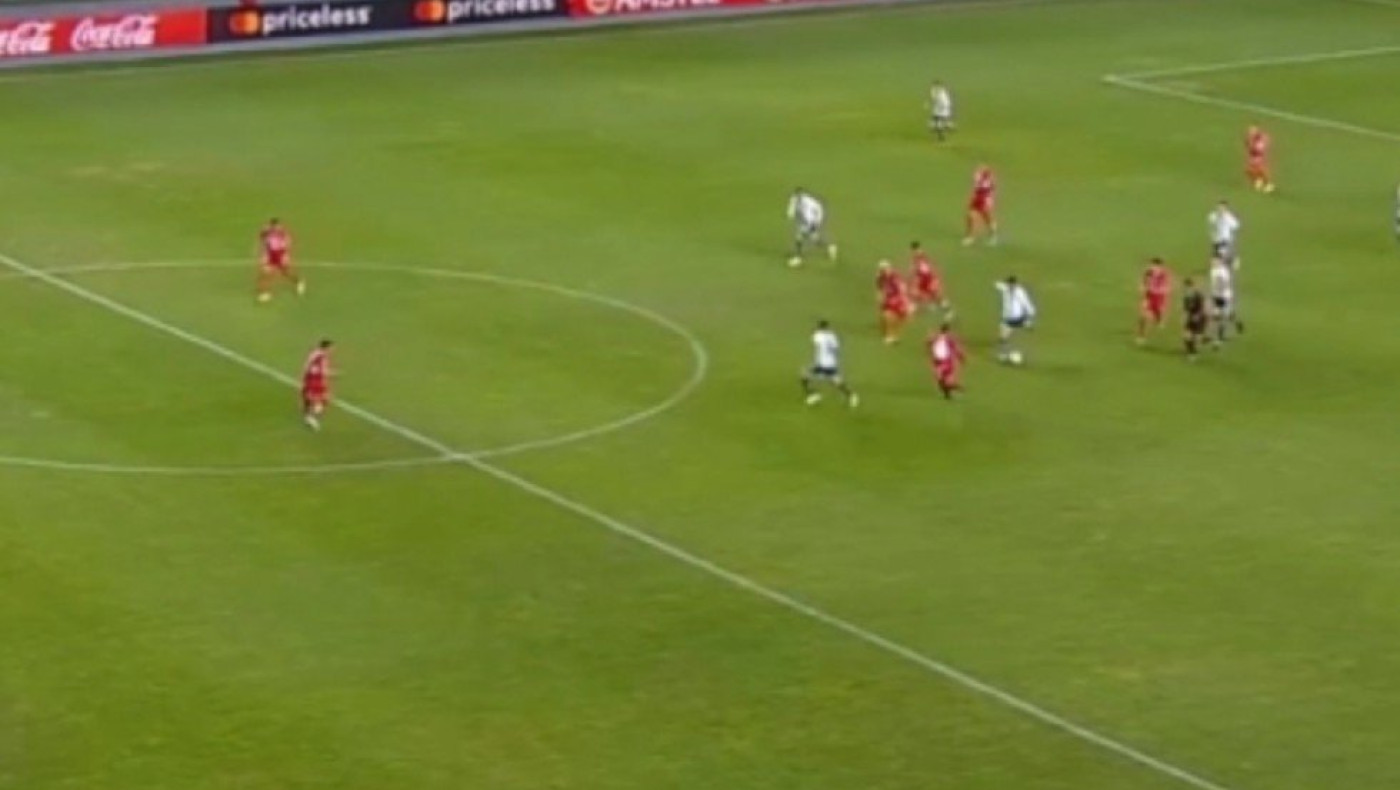 Απίστευτο γκολ πίσω από τη σέντρα στο Copa Libertadores