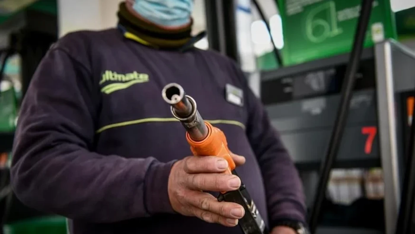 Καύσιμα: Σταθερά στην ανηφόρα η βενζίνη - Πού θα φτάσουν οι τιμές Μ. Πέμπτη και Μ. Παρασκευή