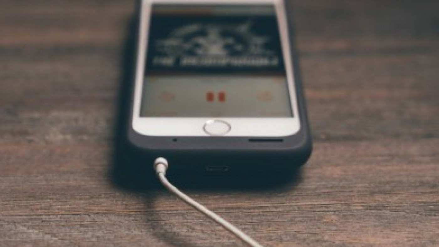 Κινητό: Προειδοποίηση του FBI για τους κινδύνους των δημόσιων φορτιστών