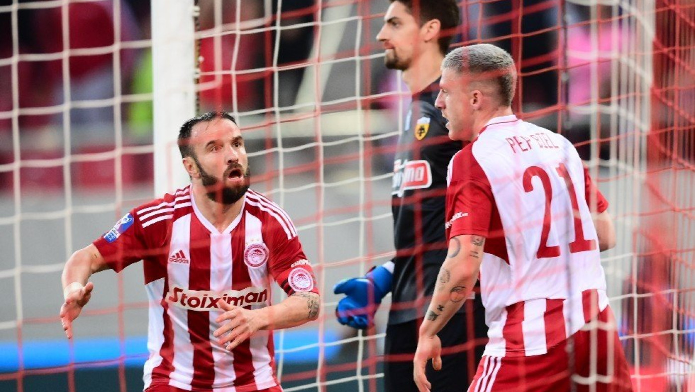 Το 1-0 του Ολυμπιακού με κεφαλιά του Βαλμπουενά