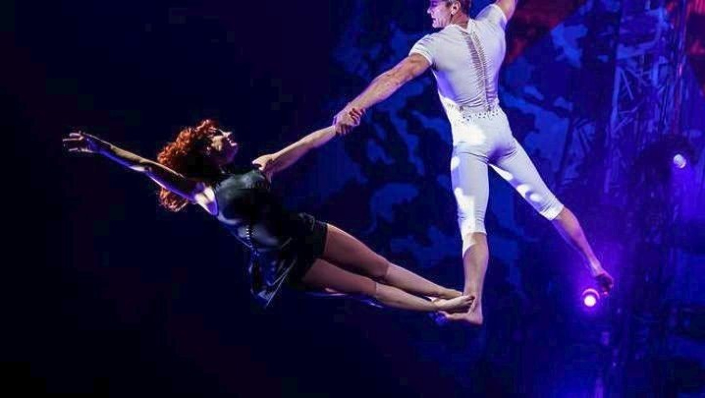 Πάγωσαν όλοι στο Coachella: Ακροβάτισσα έπεσε από τεράστιο ύψος στο κενό