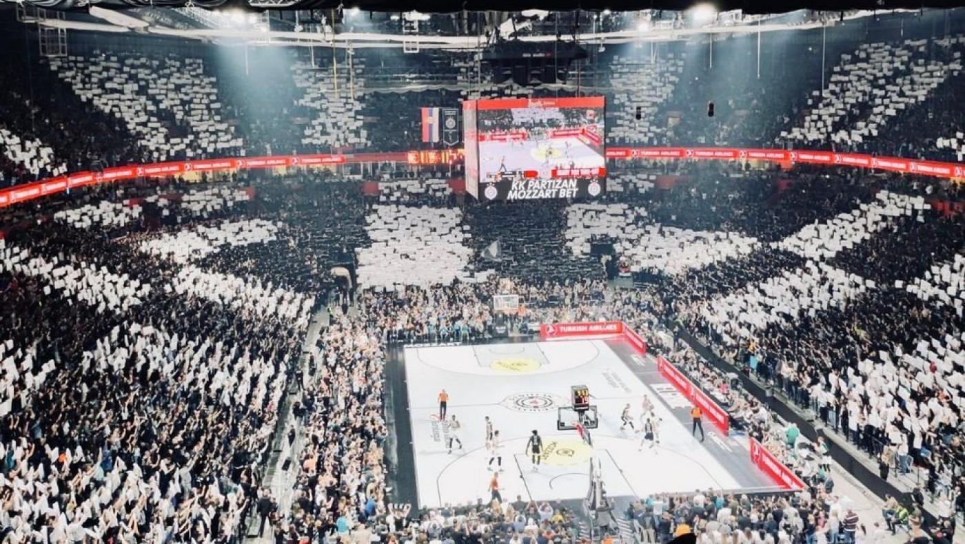 Μία κατηγορία μόνοι τους: Πλανα των οπαδών της Παρτίζαν από drone