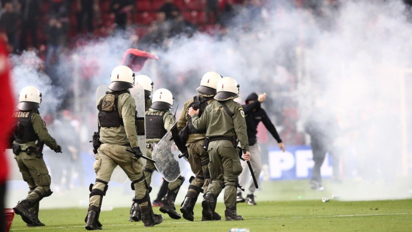 Μπούκα Μαρινάκη και απίστευτα επεισόδια στο Καραϊσκάκης (vid, pics)