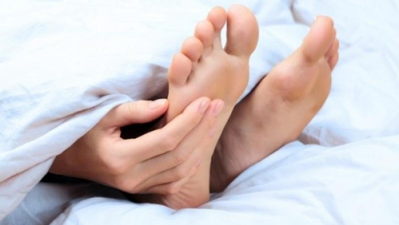 Ποια σοβαρή πάθηση φανερώνει η φαγούρα τις βραδινές ώρες