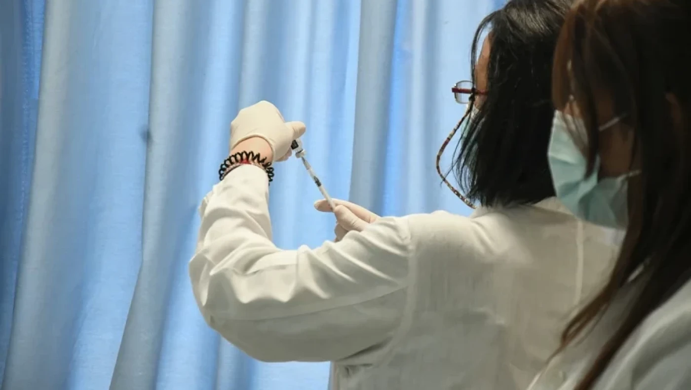 Εμβόλια: Ο ΕΟΦ παραδέχεται παρενέργειες, οι νέες συστάσεις ΠΟΥ