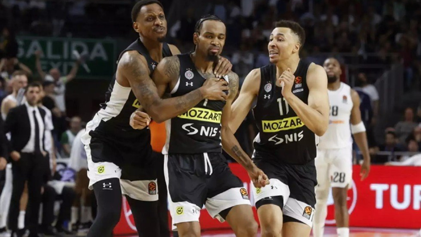 Παρτίζαν: Αποθεωτική υποδοχή στο αεροδρόμιο του Βελιγραδίου