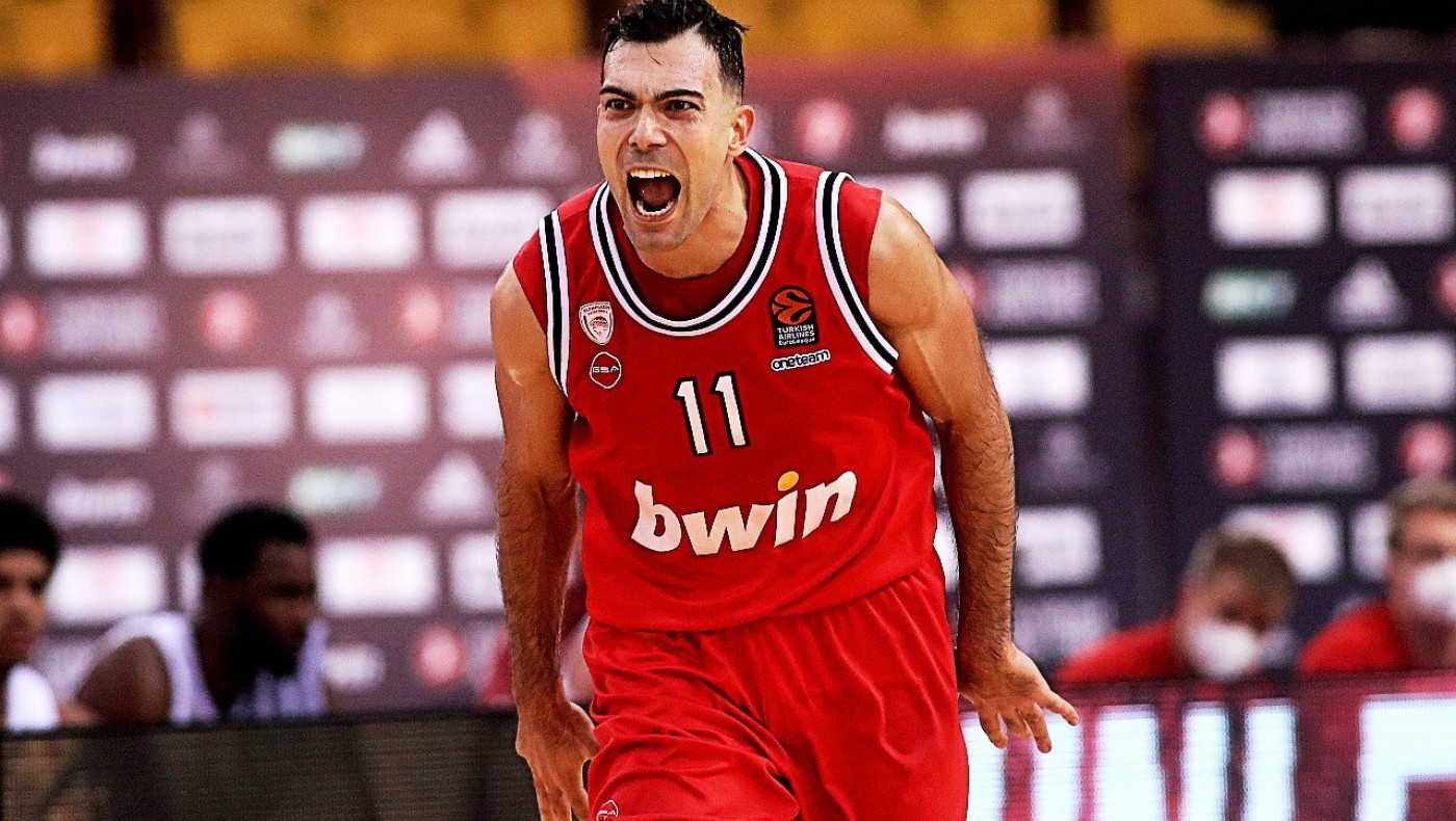 Το ασύλληπτο τρίποντο του Σλούκα που χάρισε τη νίκη στον Ολυμπιακό μέσα στη Τουρκία (vid)