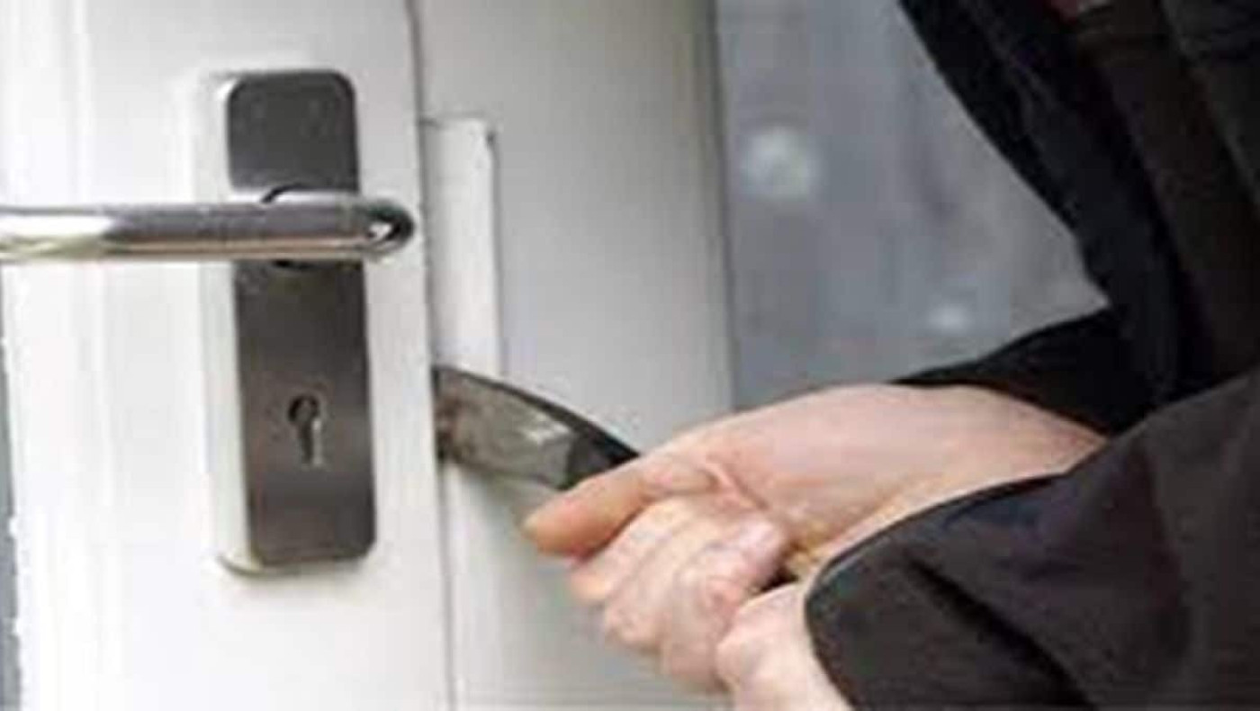 Θεσσαλονίκη: Διαρρήκτης μπούκαρε σε σπίτι - Βίντεο ντοκουμέντο