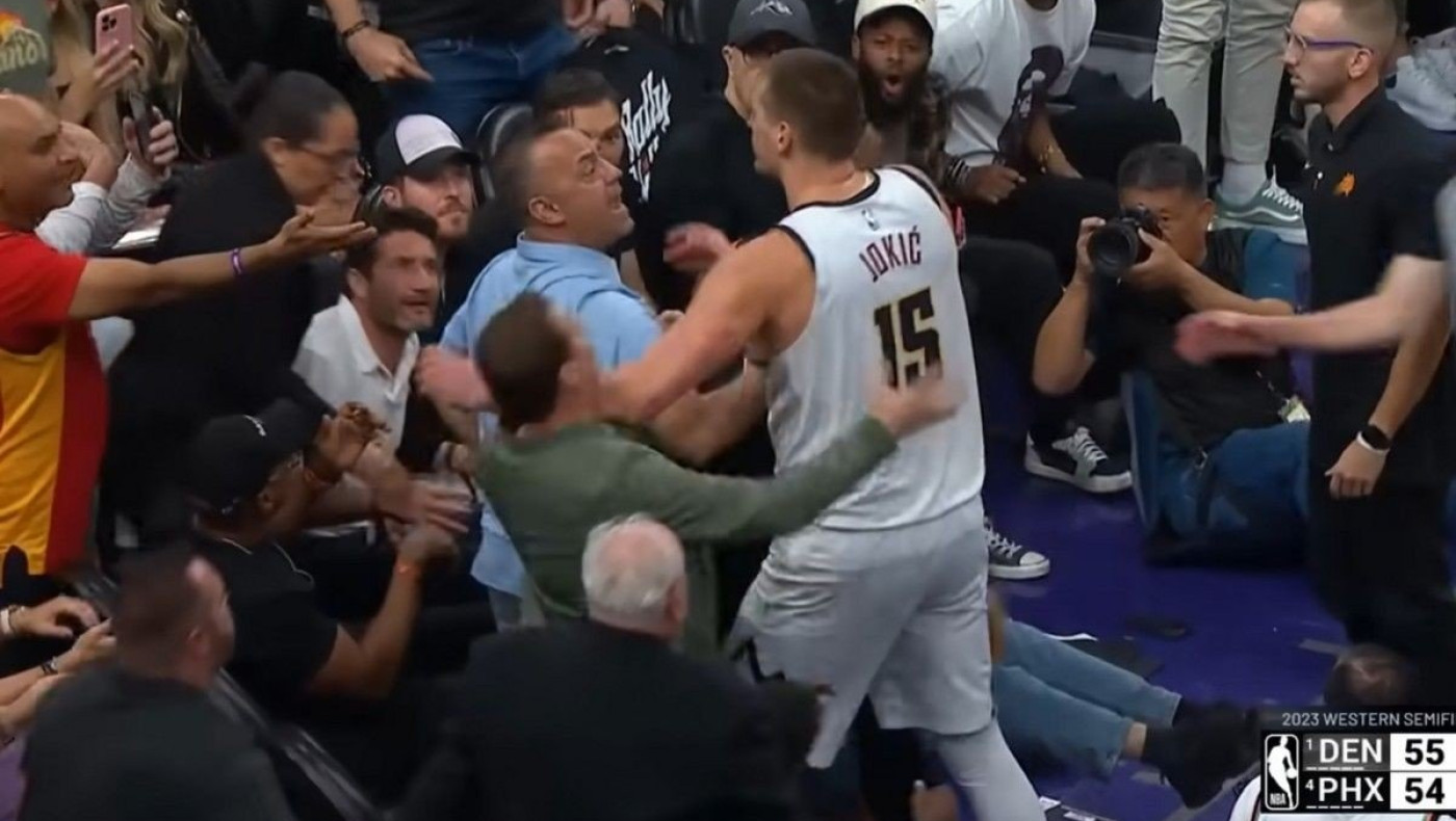 Αδιανόητο: Ο Γιόκιτς έσπρωξε τον ιδιοκτήτη των Σανς επειδή δεν του έδινε την μπάλα!