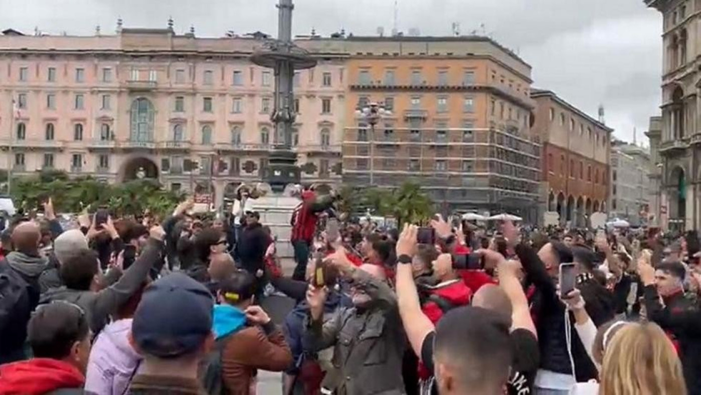 Οπαδοί Μίλαν: «Τσαλχάνογλου που@... γιε»