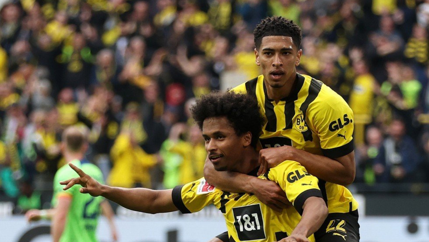 Παραμένει στο κυνήγι της Μπάγερν η Ντόρτμουντ