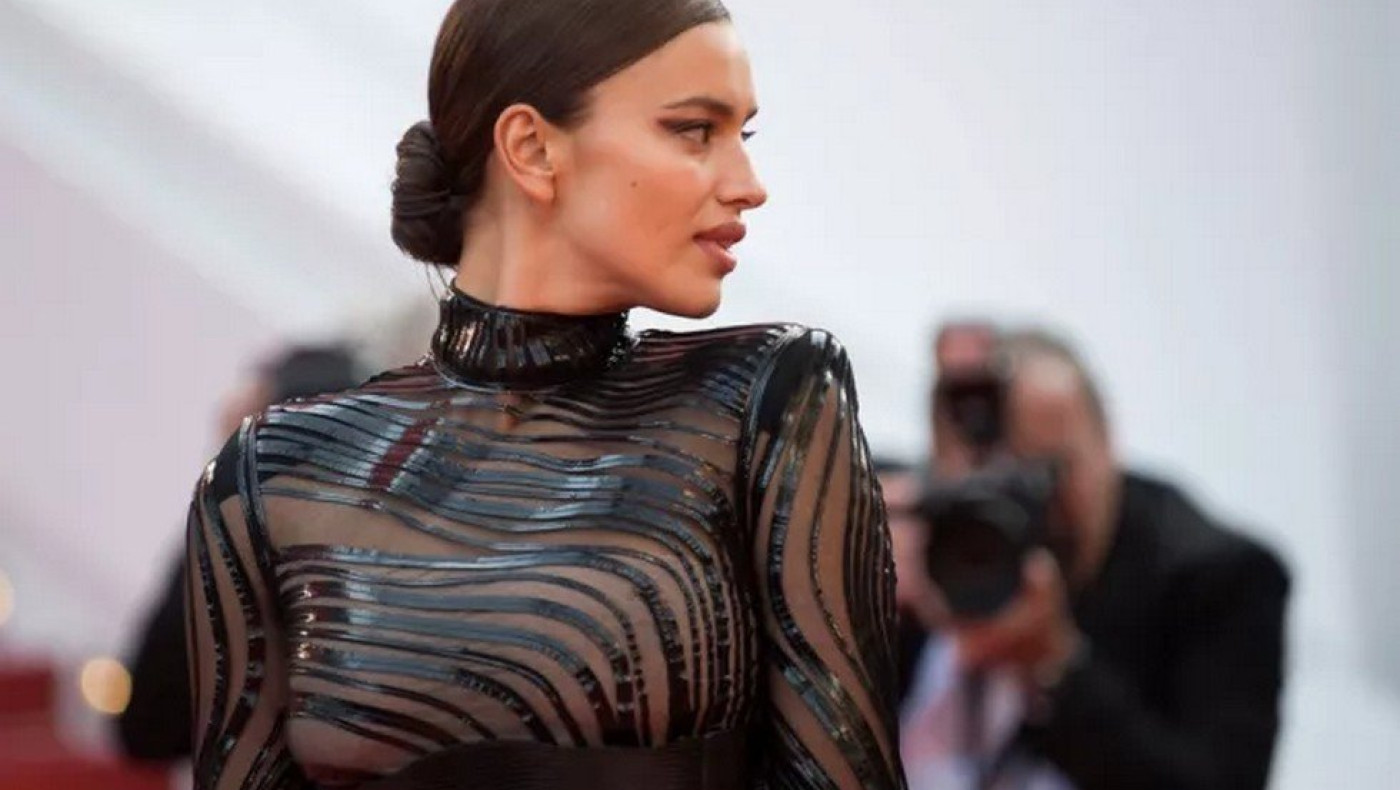 Το μαύρο δερμάτινο σύνολο της Irina Shayk που δίχασε το ίντερνετ