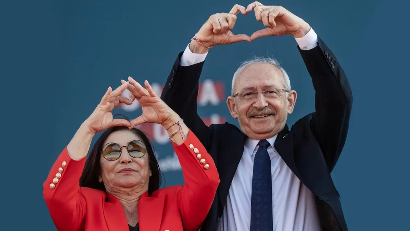 Η σύζυγος Κιλιτσντάρογλου είναι δημοσιογράφος -Χωρίς μαντήλα, ποστάρει διαρκώς στο Instagram( pics)